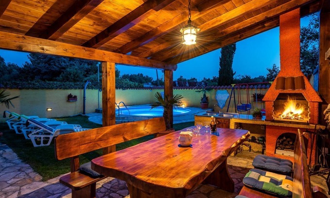 Mali Vareski House | Rustic vacation home with private pool, air conditioning, WiFi