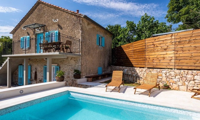 Klimno Villa | Rustic Villa Katarina Klimno with a pool