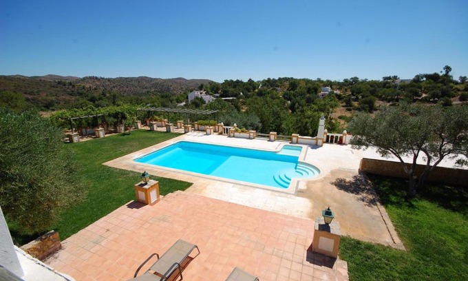 Fonte do Bispo Villa | Rustic Villa Tavira with Mountain Views and Pool