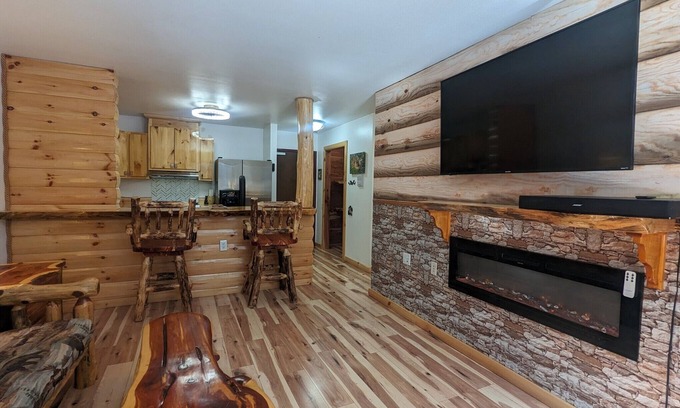 Coloma Apartment | Rustic yet Luxurious Log Cabin apartments