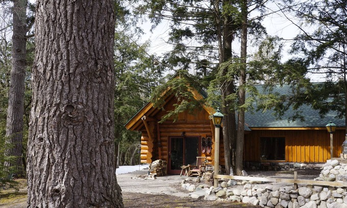 Maple City Cabin | RUSTIC YET REFINED LOG HOME
