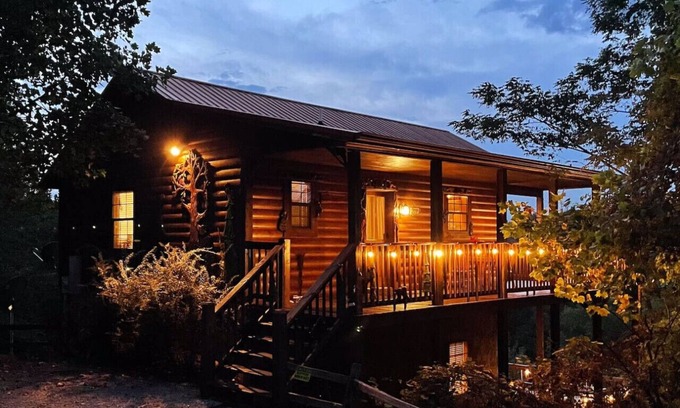 Gatlinburg - Pigeon Forge Cabin | RusticCabin HotTub Firepit, Views, PetFriendly