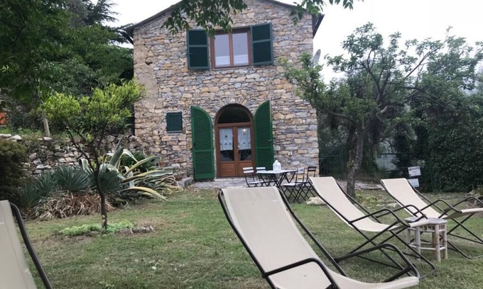 Gazzelli Apartment | Rustico Vinsa, monolocale con giardino panoramico edificio separato