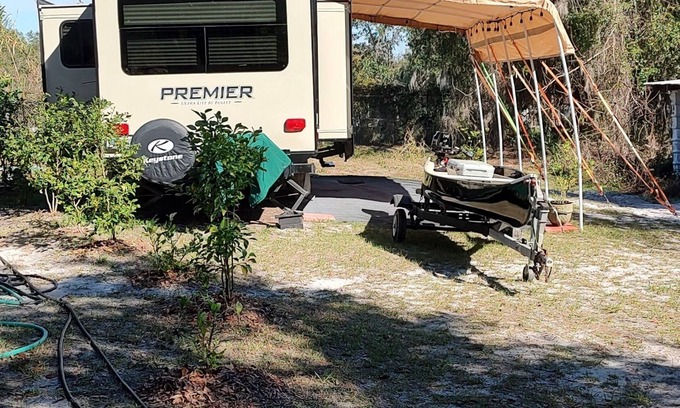 Fort McCoy House | RV Rental in the Ocala National Forest, Florida. With boat ramp available.