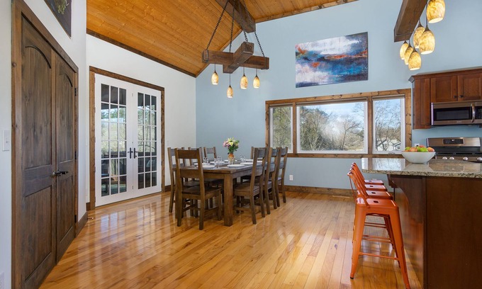 Fletcher House | S AVL, hot tub, 3x Kings, close to Biltmore