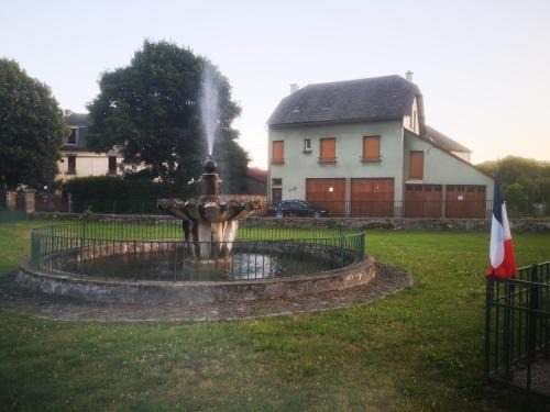 Egliseneuve-d'Entraigues Apartment | S-e-r-a-l-y 2