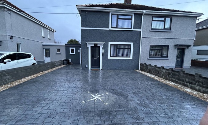 Burry Port Cottage | S?N Y MÔR, pet friendly, country holiday cottage in Burry Port