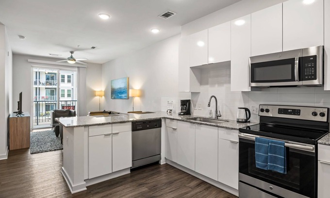 Midtown Apartment | (S1BK) Affordable Hotel-Alternative Perfect for Long Term Stay near Whole Foods
