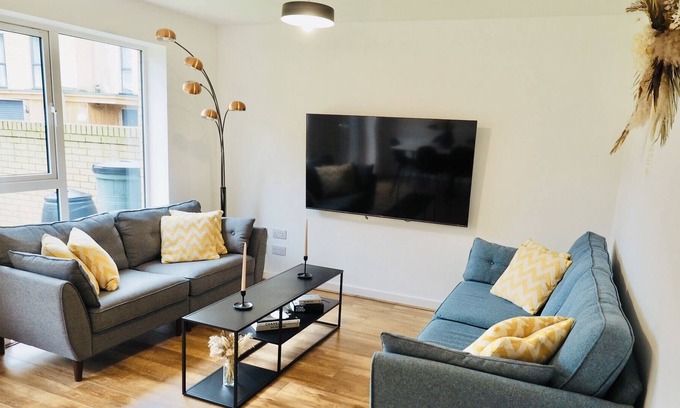 Taunton House | SA Today Firepool Cres Taunton (Fibre Wi-Fi & Netflix)!