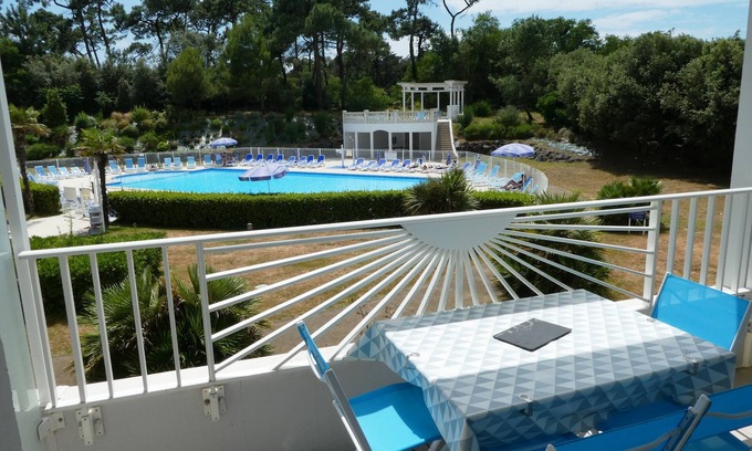 Les Sables d'Olonne Apartment | Sables d'Olo. Superb T3, classified 3*, 7mn walk from the sea and the thalasso.