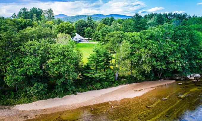 North Conway House | Saco River House | 10 Private Acres on The River