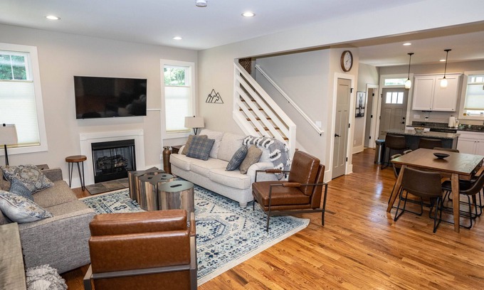 Black Mountain House | 'Saddle Up' for Mountain town Fun!