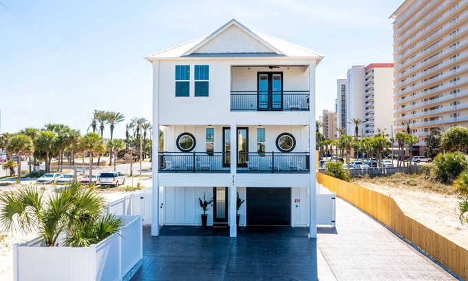 Crescent Beach House | Safari Street Stay - Steps 2 Beach! 2 units for 1 price! Sleep 16!
