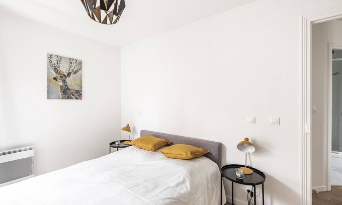 Cœur de Ville Apartment | Safe Haven in the heart of Courbevoie - with Parking - Civil lease