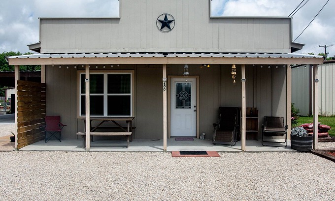 Matagorda House | Safe Quiet Neighborhood