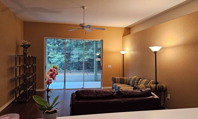 Tampa Palms House | Safe, quiet, spacious, clean, 15 min from parks eating entertainment hospitals.