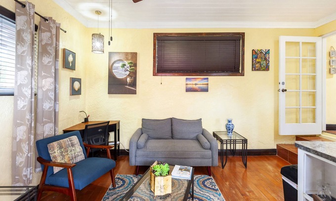 Nassau Apartment | Saffron Cottage is a cozy apt. attached to main house w/private entrance & deck.