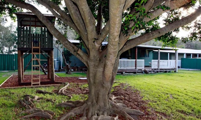 Anna Bay House | Sahara Trails Complex Sleeping groups WiFi Air Conditioning Horse Riding and much more