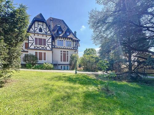 Exincourt Apartment | Sahler Duplex 20th-Century Château