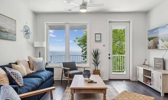 Issue Apartment | Sail Away