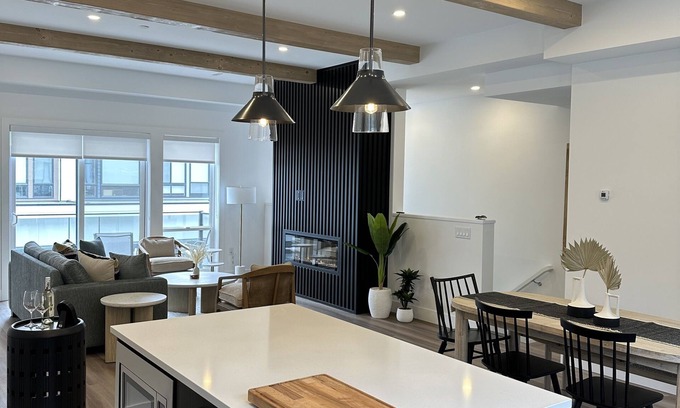 Central Okanagan House | Sail Rock at Shelter Bay, your lakeside retreat 5 minutes from downtown Kelowna.