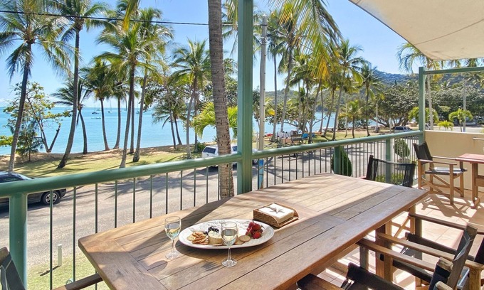 Horseshoe Bay Apartment | Sails on Horseshoe Apartment 4 - Beachfront Apartment by the Bay