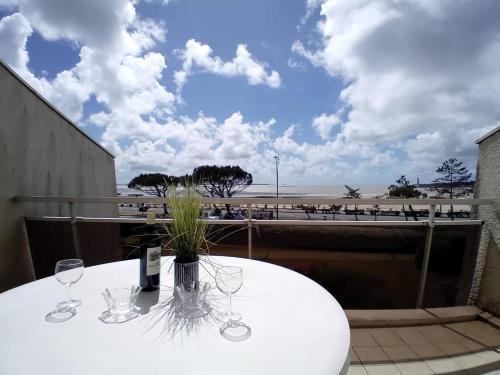 Saint-Georges-de-Didonne Apartment | Saint Georges de Didonne - APPARTEMENT FACE à la PLAGE - Etoile de Mer