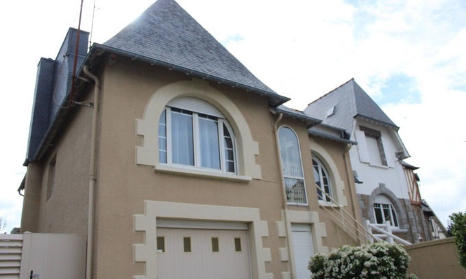 Courtoisville-Sillon-Moka House | Saint Malo, large house with garden 15 pers. 400m thermal baths and beach of the furrow