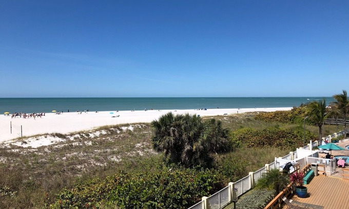 Treasure Island Resort | Saint Petersburg/Treasure Island Ocean Front Beach Resort