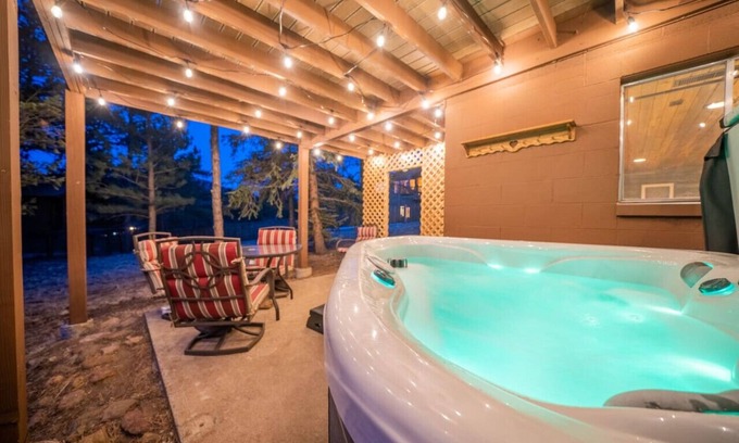 Estes Park Apartment | SALE! Dogs OK! Hot tub & king bed near Nat`l Park