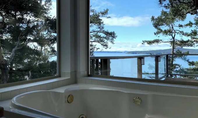 Pender Island Villa | SaliHaven: Oceanfront 4Bedrooms 5Beds 3.5Bath