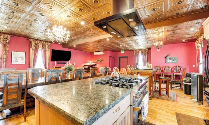 Prosser Apartment | Saloon-Style Prosser Loft in WA Wine Country!