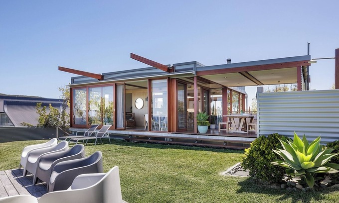 Boomerang Beach House | Salt Rock Boomerang Beach - Absolute Beachfront