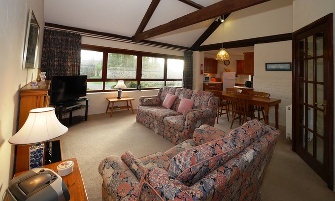 Widemouth Bay Cottage | Salthouse Cottage 73360 - sleeps 4 guests in 2 bedrooms