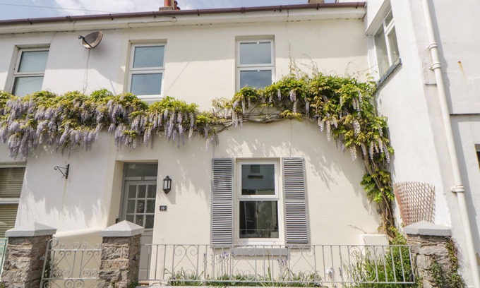 Babbacombe Cottage | SALTWATER COTTAGE, family friendly, with open fire in Babbacombe