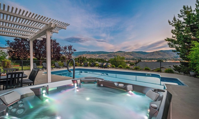 East Wenatchee House | Saltwater pool, hot tub, spacious home with game room, great valley views