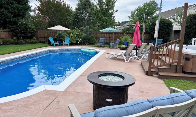 Myrtle Grove House | Saltwater Pool-Hottub-4 BR 3 BA-King beds-7 miles to the Beach!