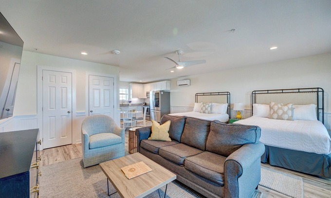 Surf City Apartment | Saltwater Suites Adjacent 1st Floor (107, 108)