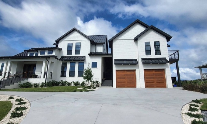 Beverly Beach Apartment | SALTY DOG LODGE Unit #1 -New King oceanfront Studio Pet Friendly! 954-616-7200