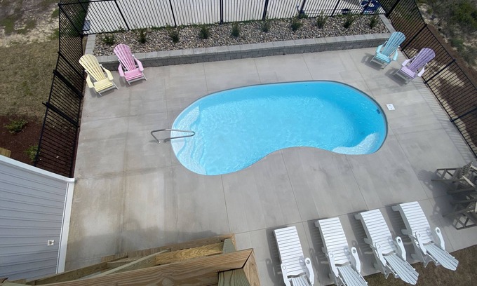 Emerald Isle House | Salty Emerald- 3rd row house with private pool. Sleeps 18- 5 BR and 4.5 Bathroom