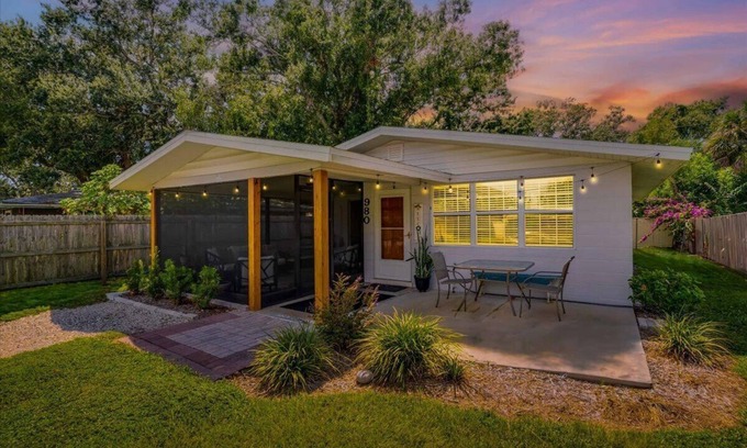 Sarasota House | Salty Seahorse | Screened-In Porch & Private Yard