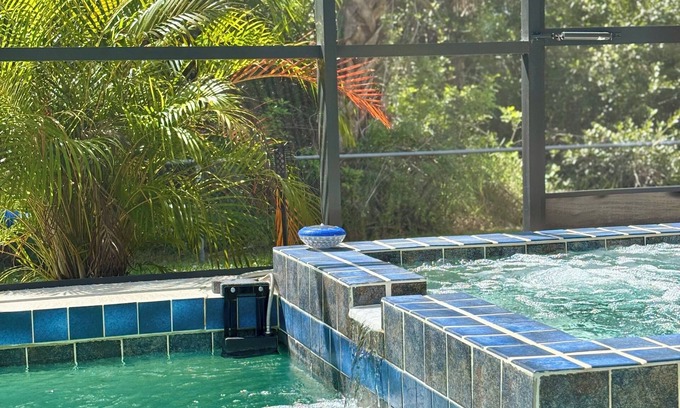 Englewood East House | 🩵Salty Shark Retreat 🩵 Heated Pool/Spa 🩵NEARBY BEACHES, GOLF COURSES!