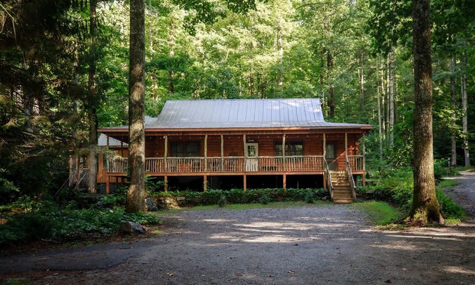 Saluda Cabin | Saluda Summit Cabin at Cabin Fever
