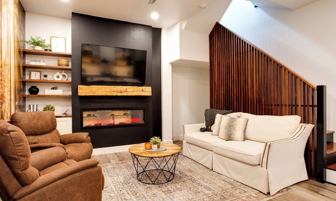 Loudonville Apartment | Sams Townhouse by central park-5 min to mohican