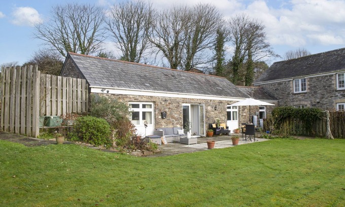 St. Mawgan House | Samson Cottage - Pet friendly bungalow set in the pretty village of St Mawgan