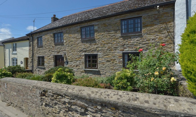 Lanreath Cottage | SAMUELS COTTAGE, pet friendly, country holiday cottage in Lanreath