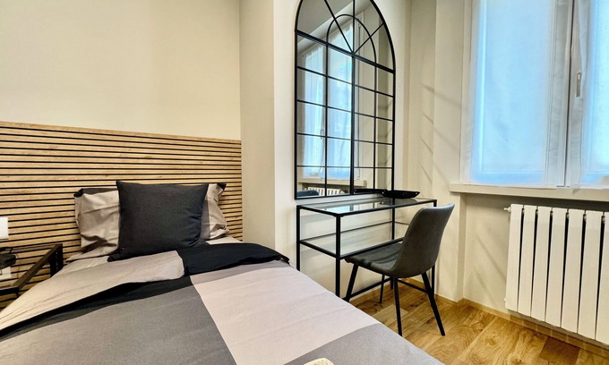 Porta Venezia Apartment | San Babila Modern Apartment With AC and WiFi