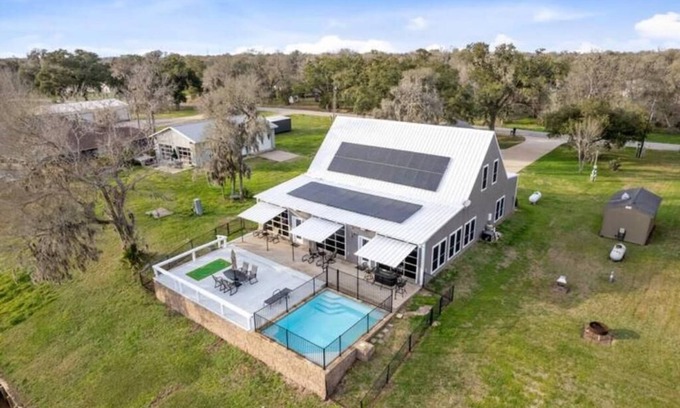 Brazoria Apartment | San Bernard River House, heated pool, riverfront