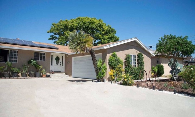 La Presa House | San Diego Mid century modern home
