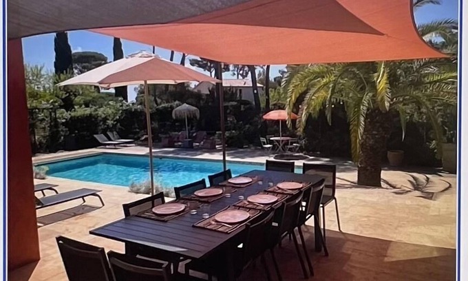 Sanary-sur-Mer Villa | Sanary Portissol 8/10 persons 5 bedrooms Heated swimming pool Beach and port on foot